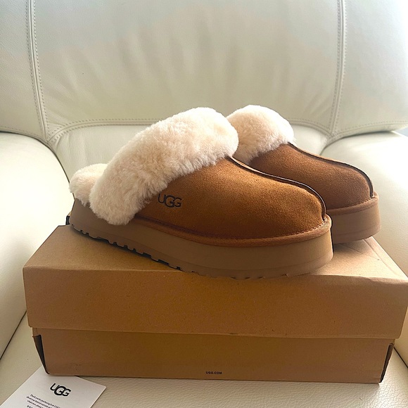 UGG Shoes - NWT UGG Disquette Slippers Chestnut - Women’s Slides Sheepskin Clog Mules